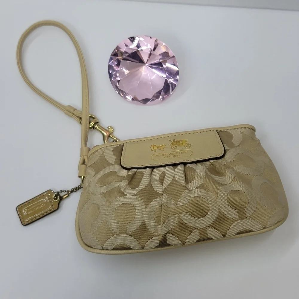 COACH WOMEN SIGNATURE WRISTLET TAN